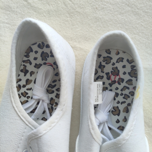 White Cotton Canvas Sneaker Shoes Women's Size 7 - Picture 5 of 6